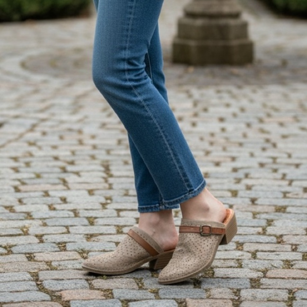 Blowfish Malibu Super-B Slip-On Mules Beige Taupe NWOT Women’s Size 10 Western